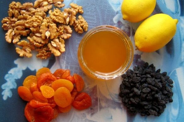 Мед и суво воће су слаткиши који повећавају сексуалну активност мушкарца